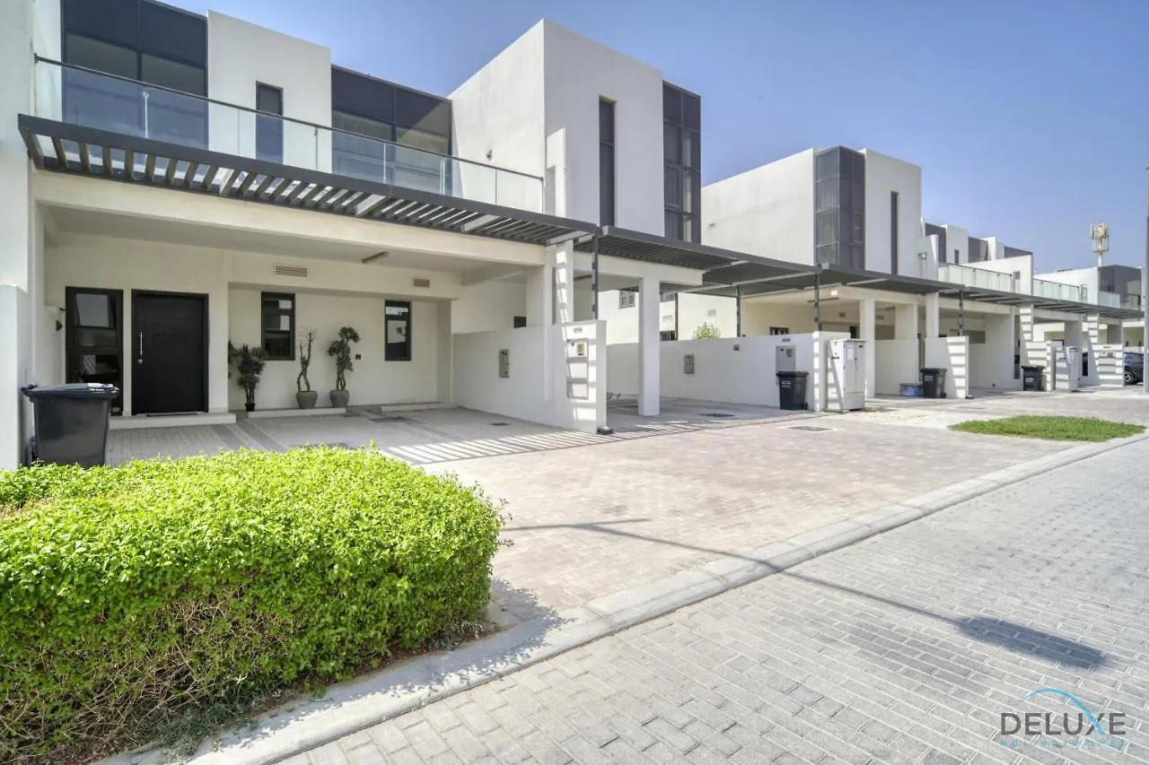 Flawless 3Br Townhouse With Assistant'S Room At Damac Hills 2 By Deluxe Holiday Homes Ντουμπάι
