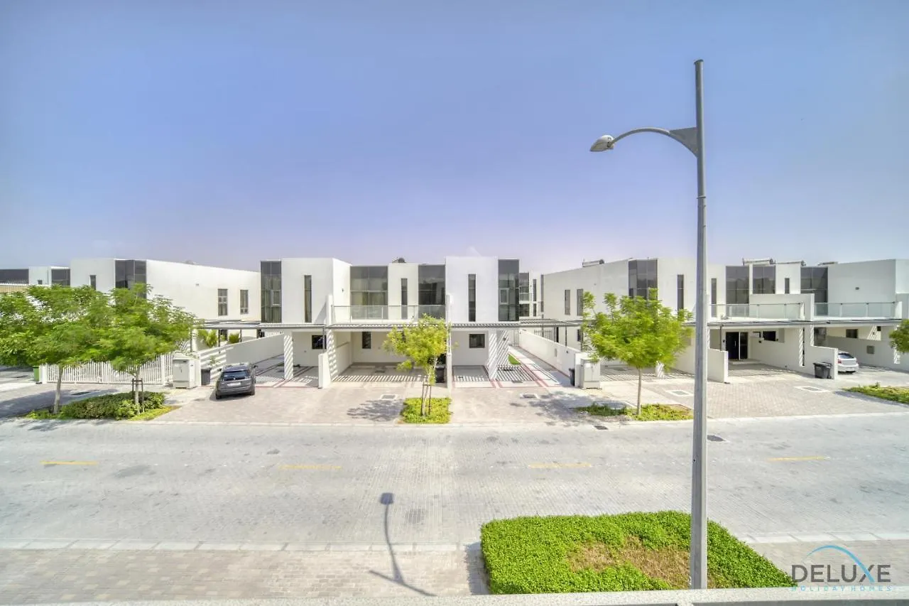 Flawless 3Br Townhouse With Assistant'S Room At Damac Hills 2 By Deluxe Holiday Homes Ντουμπάι Διαμέρισμα